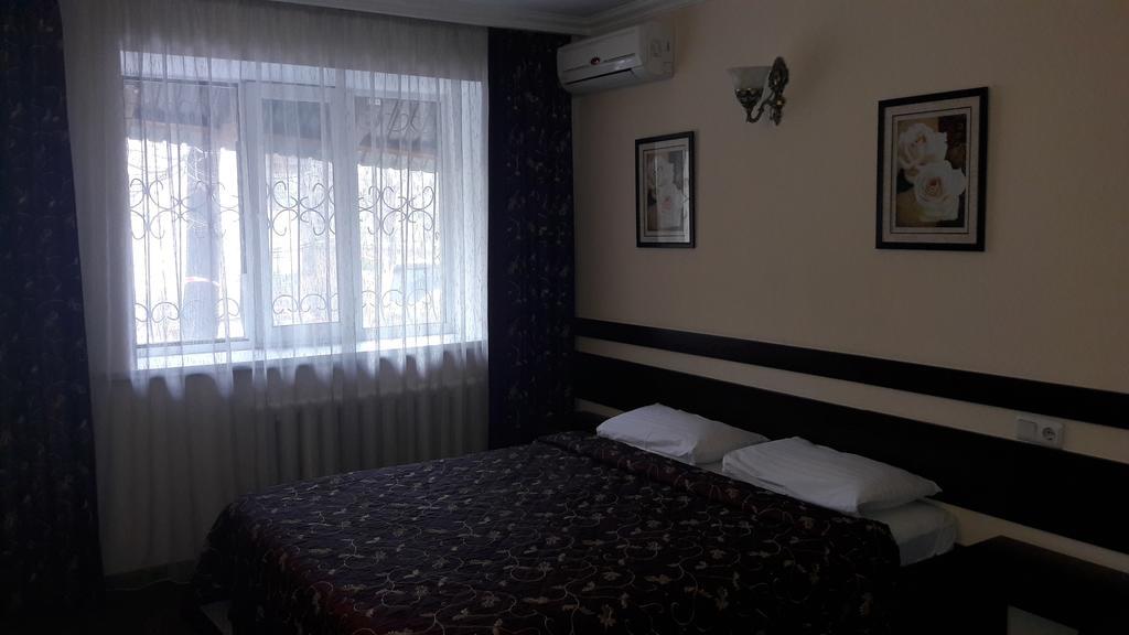 Salem On Tulebaeva Street Hotel Almaty Exterior foto